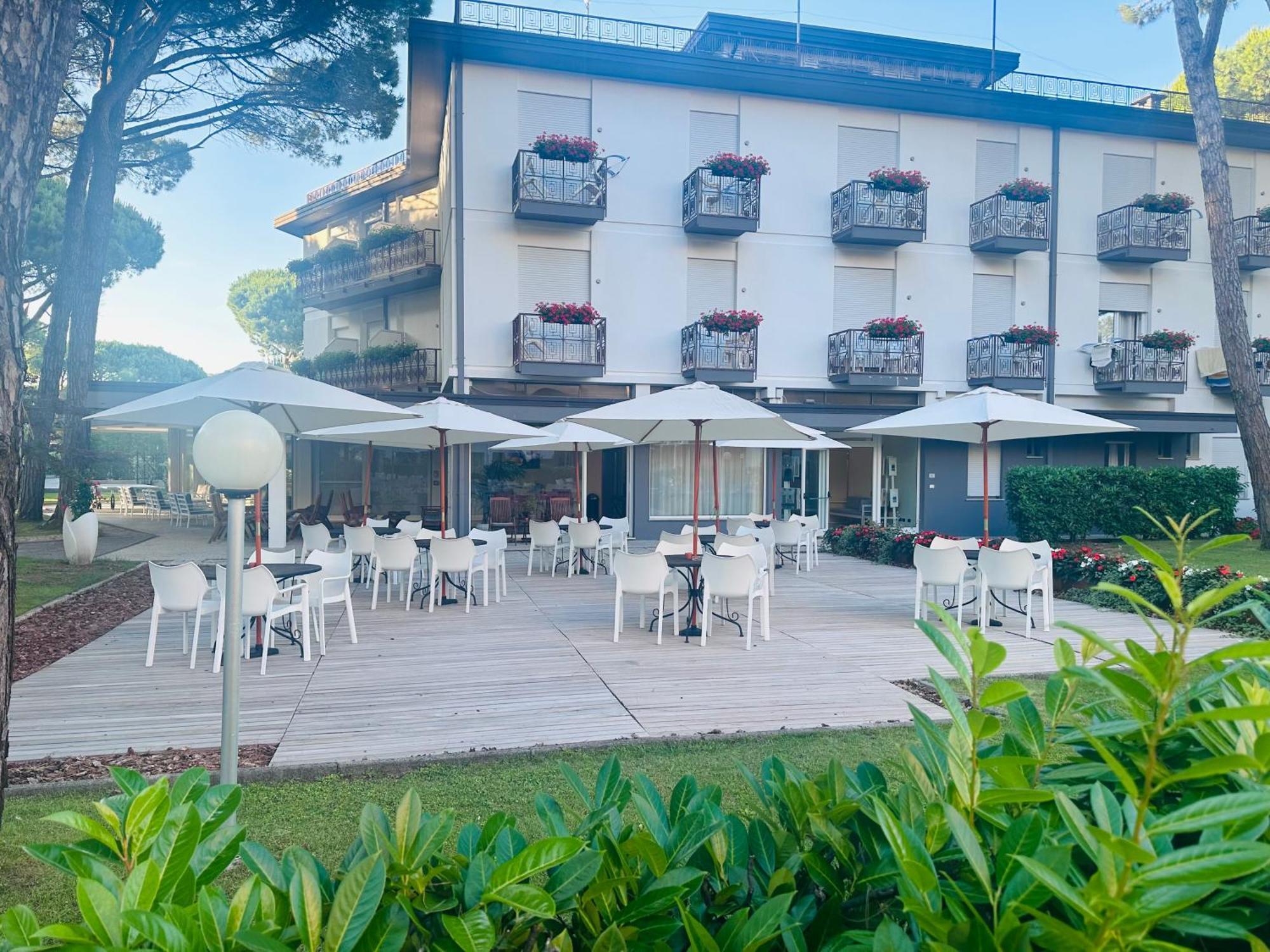 Hotel Laura Bibione Kültér fotó