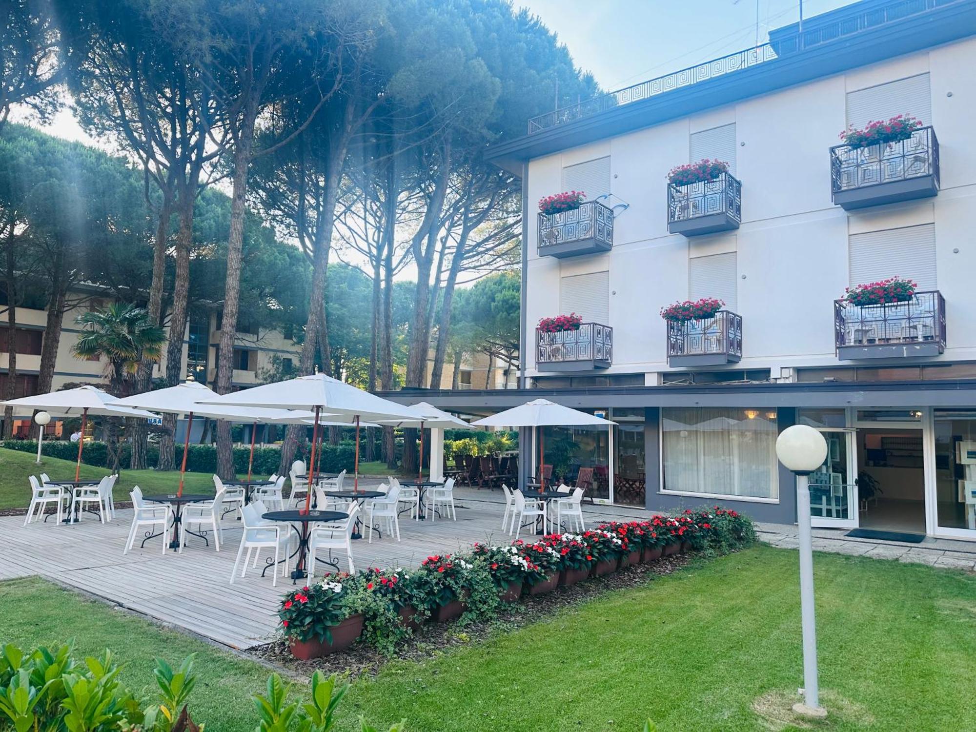 Hotel Laura Bibione Kültér fotó